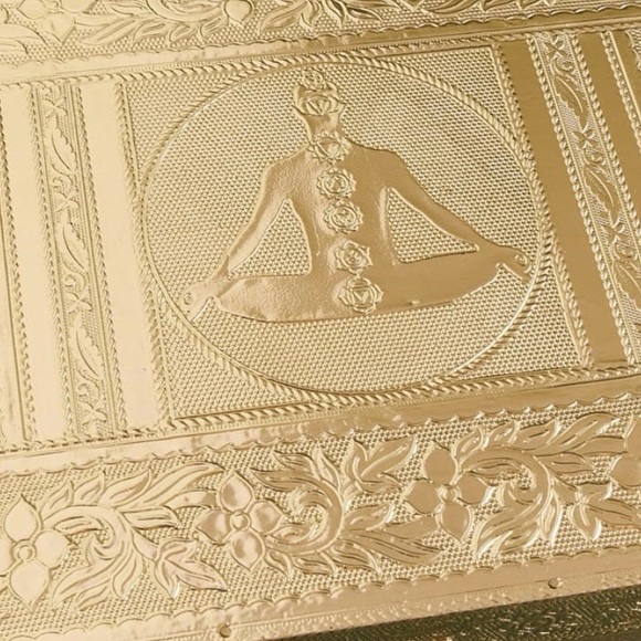 🌟NWT: Gold Chakra Jewelry Box - Picture 4 of 9